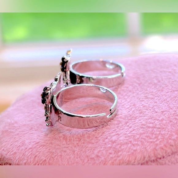 Hello Kitty Adjustable Ring with Green Flower - Picture 4 of 5